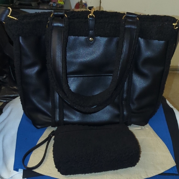 G.I.L.I Reversible Sherpa Tote Black Bag / Matching Sherpa Pouch Asking Only $45 - Picture 3 of 13